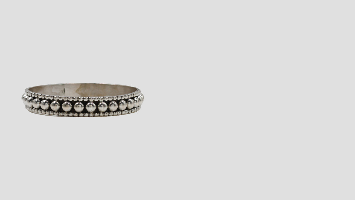 Classic Elegance: Sangeeta Boochra Beaded Silver Bangle