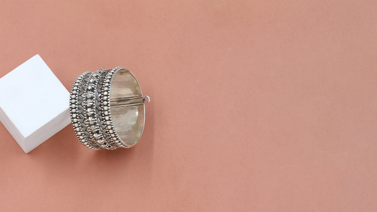 Majestic Elegance: Sangeeta Boochra Vintage Silver Bracelet