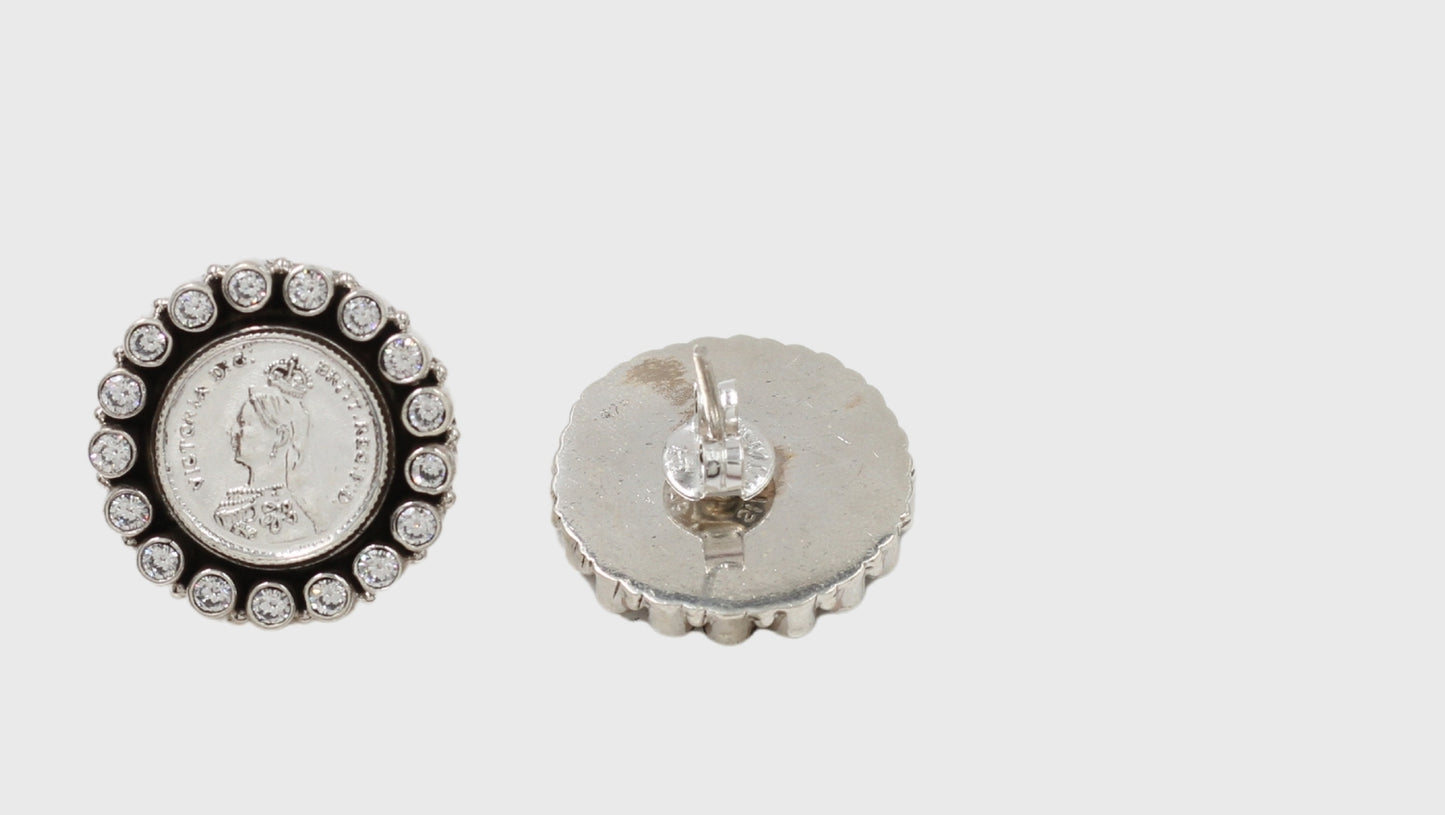 Luminous Grace: Sangeeta Boochra Silver Handcrafted Earrings