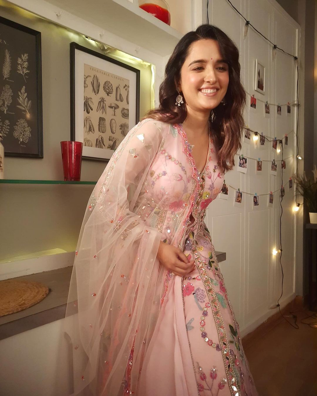 Shirley Setia In Sangeeta Boochra Silver Earring