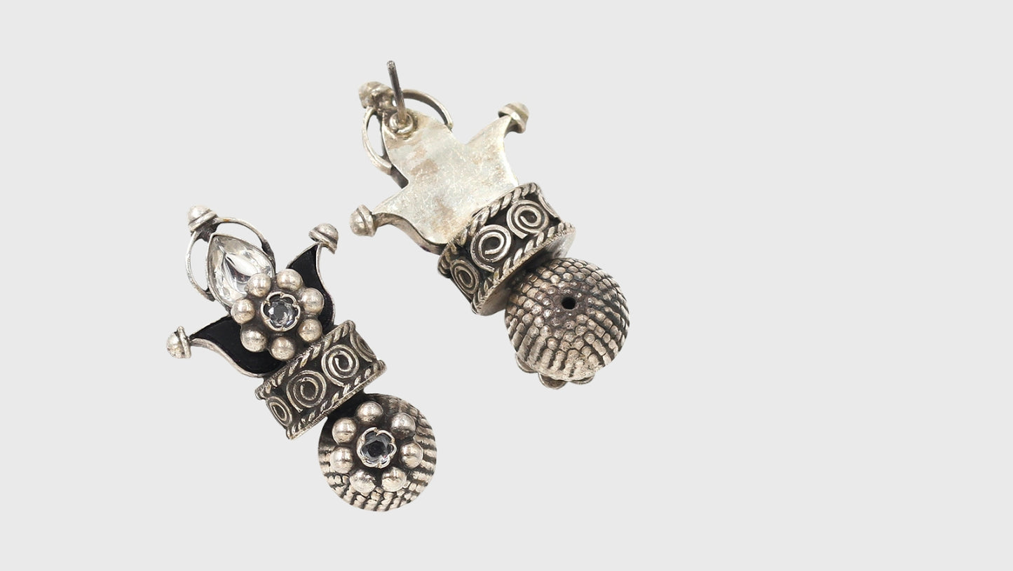 Artisanal Elegance: Sangeeta Boochra Silver Handcrafted Earrings