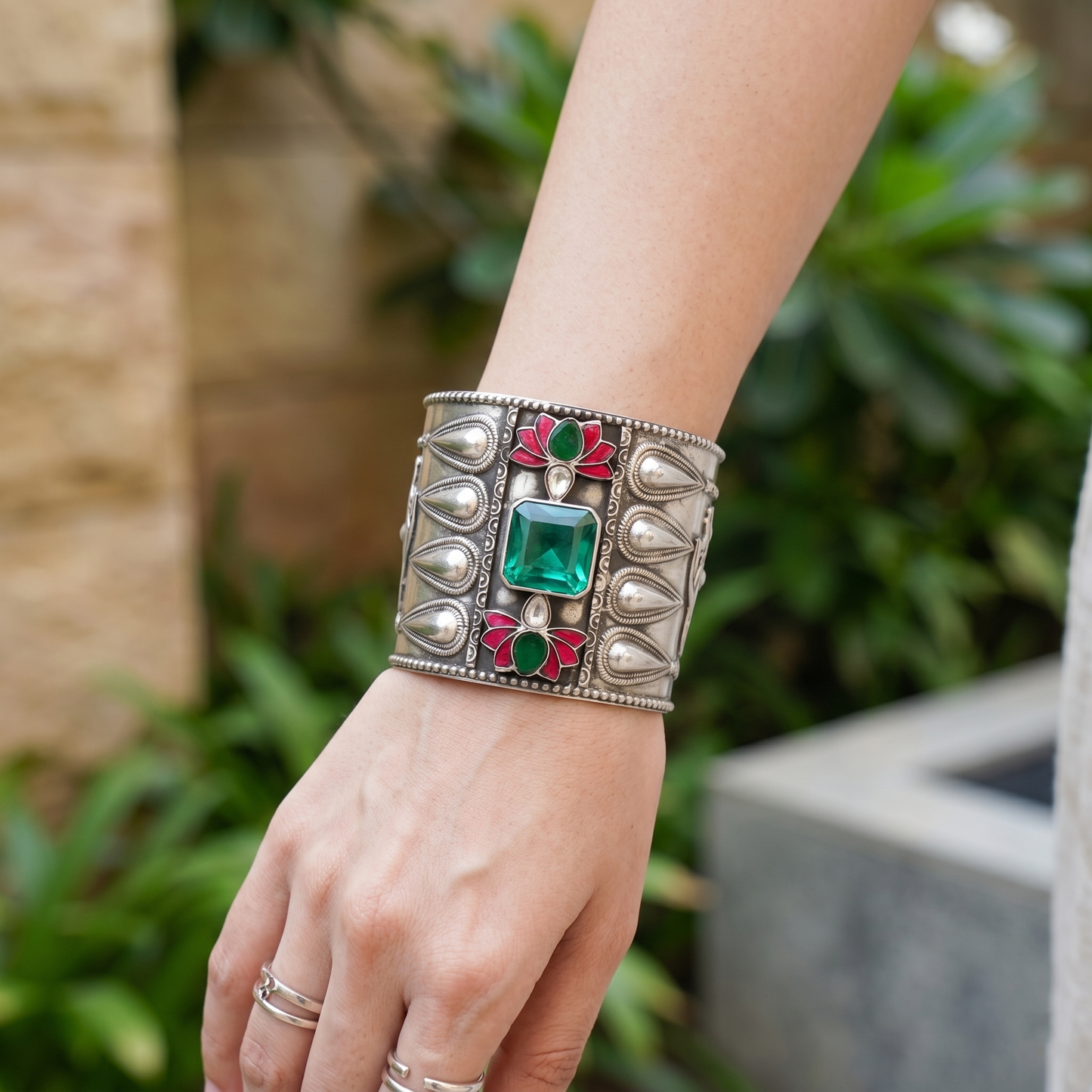 Sangeeta Boochra Lotus Motif Kundan Silver Bangle