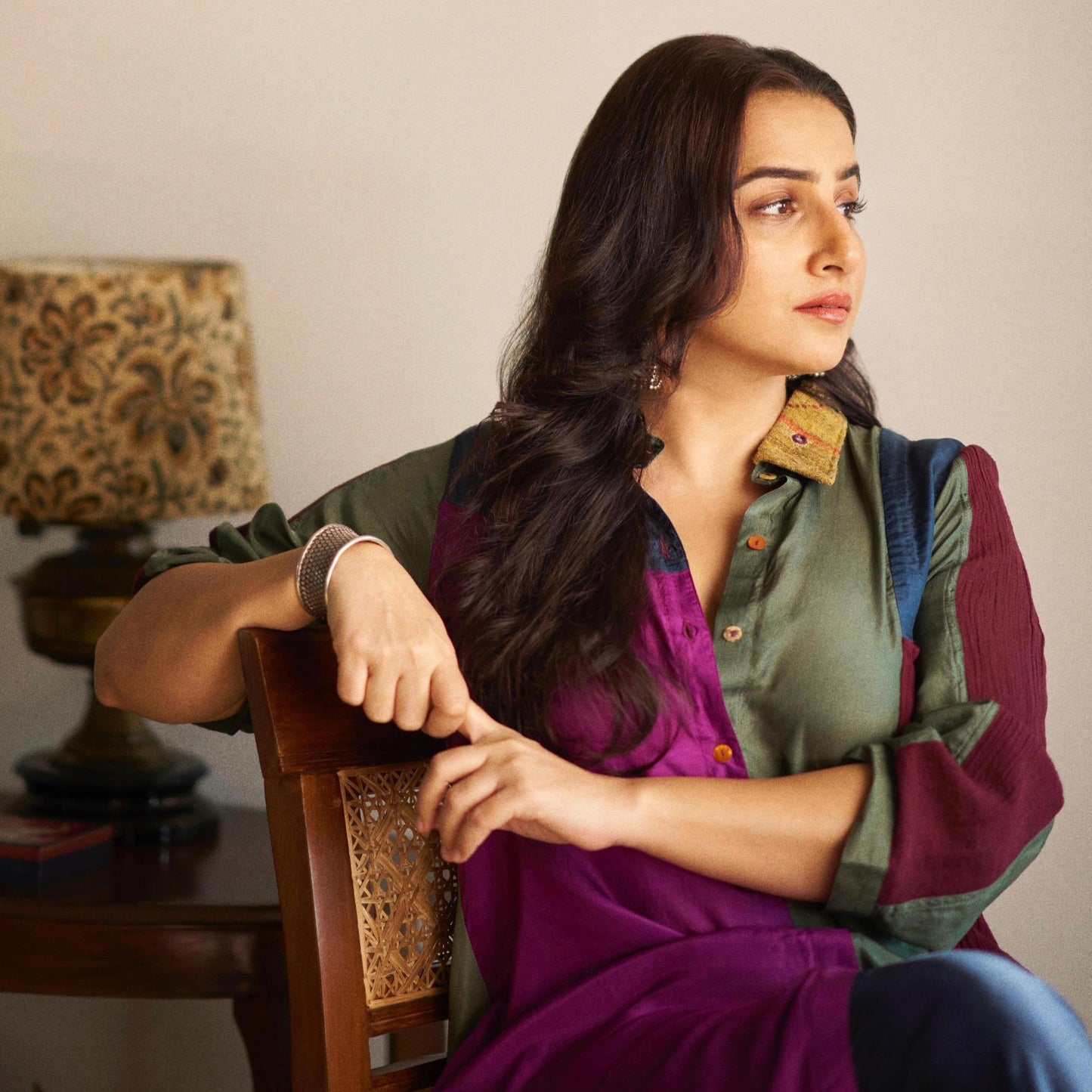 Timeless Grace: Vidya Balan’s Radiance in Sangeeta Boochra Silver Jewelry