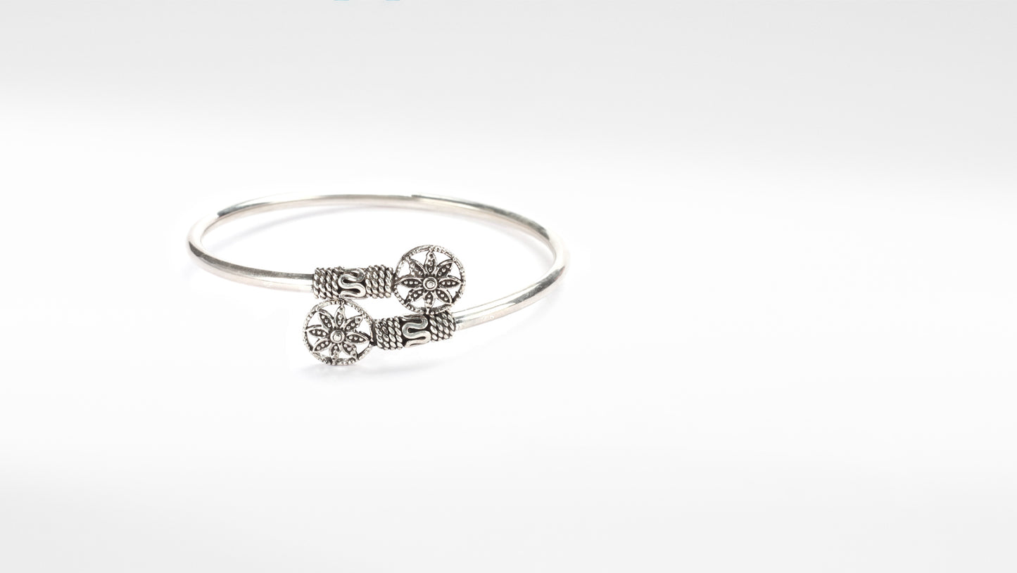 Sangeeta Boochra Silver Bangle