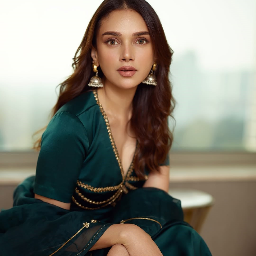 Regal Grace: Aditi Rao Hydari in Sangeeta Boochra’s Silver Earrings