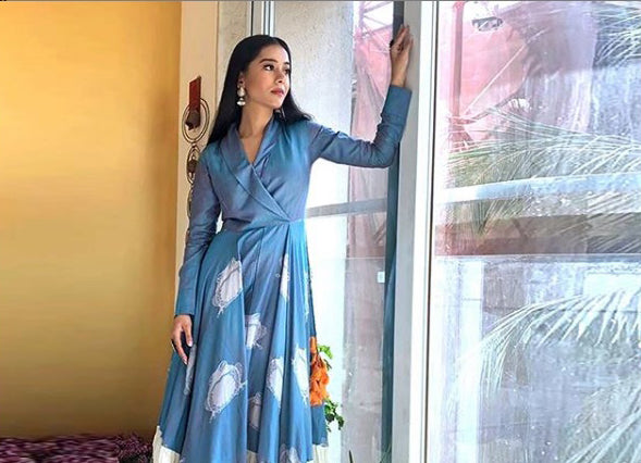 Amrita Rao in Silver Earrings And Rings