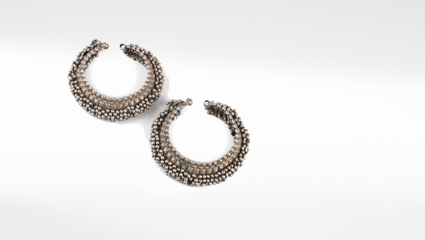 Sangeeta Boochra Silver Anklet