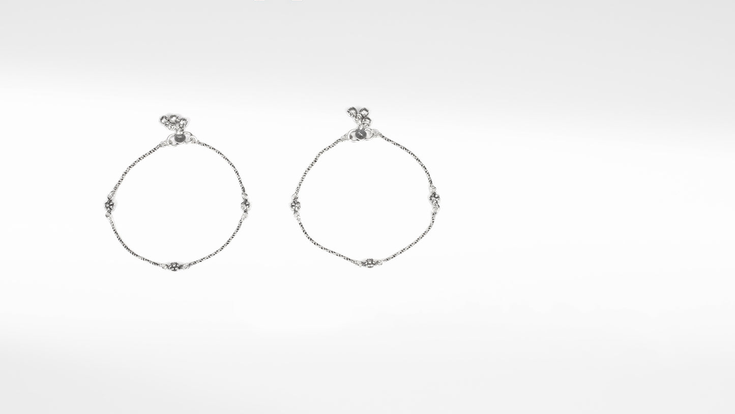 Sangeeta Boochra Silver Anklet
