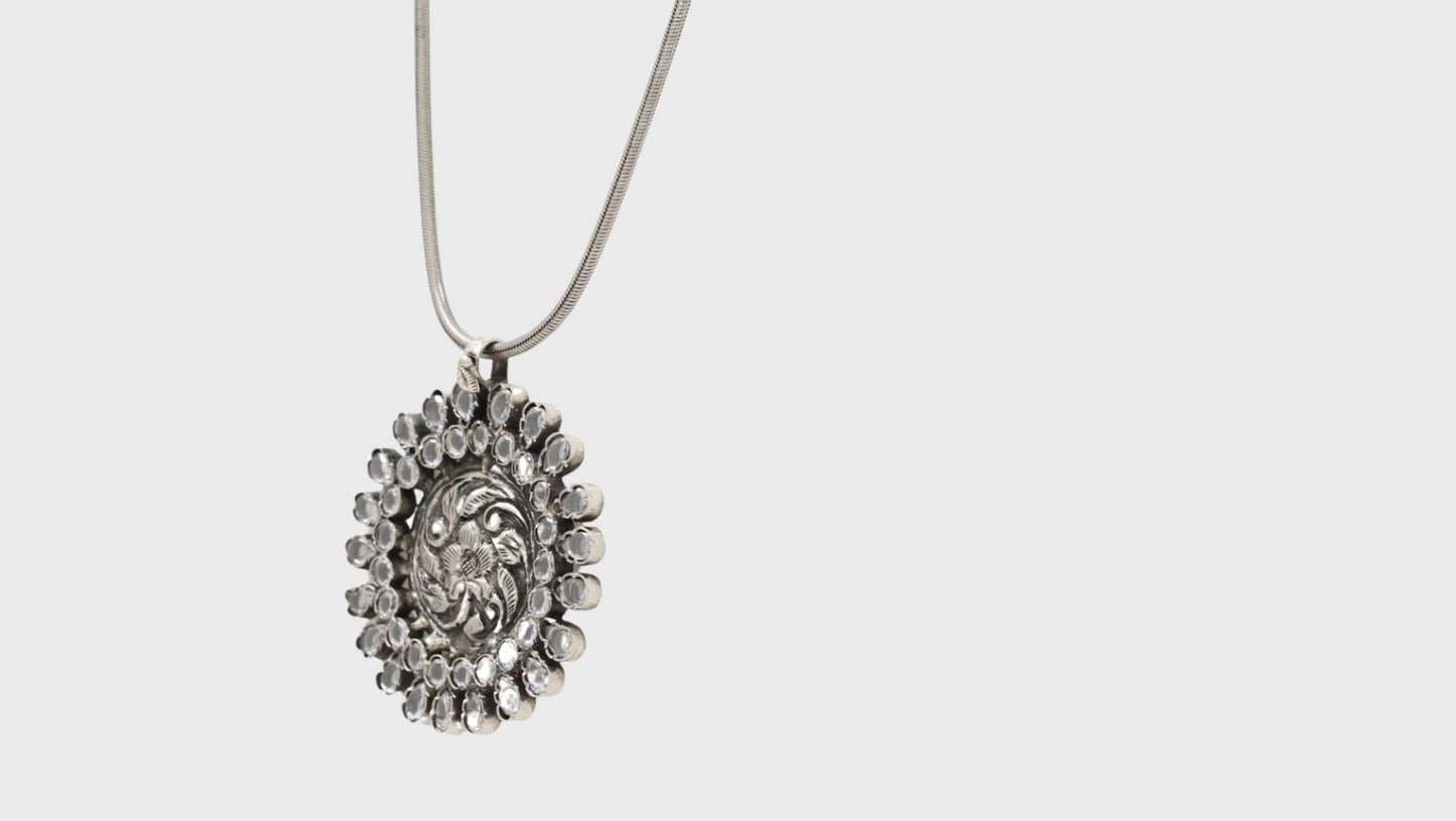 Sangeeta Boochra: Chic Handcrafted Silver Chain Pendant for Every Style