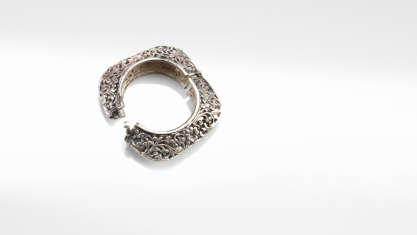 Sangeeta Boochra Silver Bangle