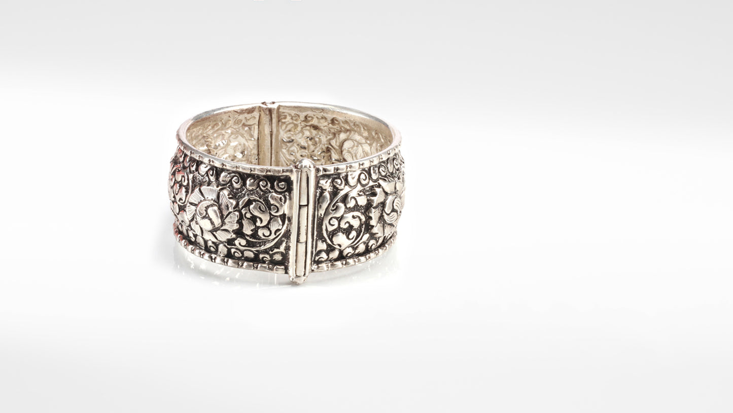 Sangeeta Boochra Silver Bangle