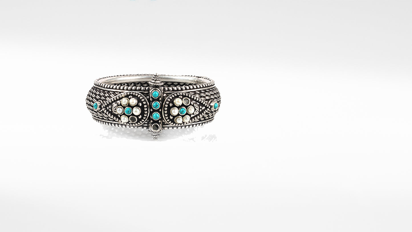 Sangeeta Boochra Silver Bangle