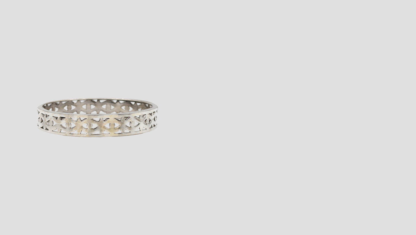 Intricate Charm: Sangeeta Boochra Filigree Silver Bangle