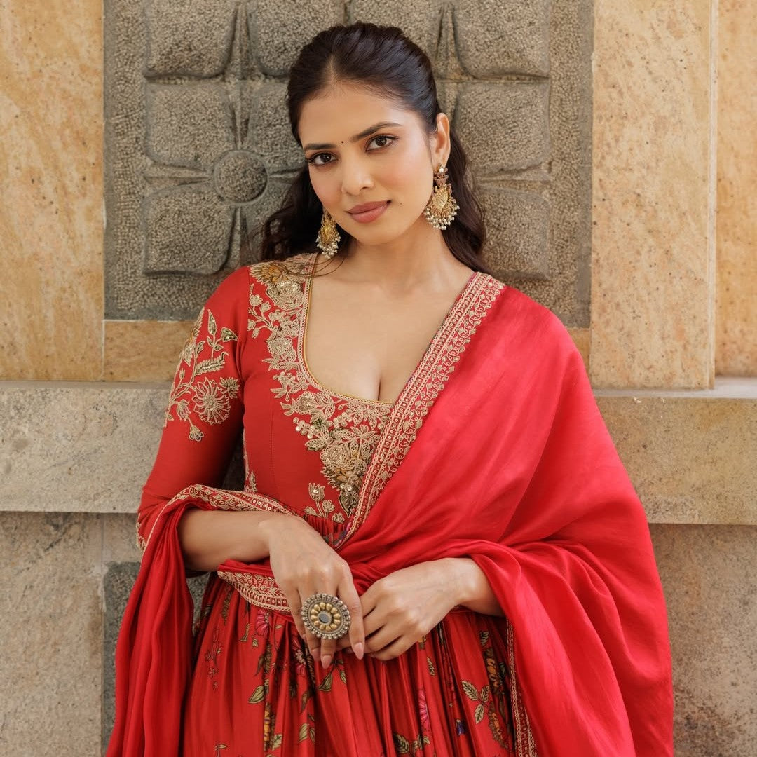 Royal Glow – Malavika Mohanan in Sangeeta Boochra Jewellery