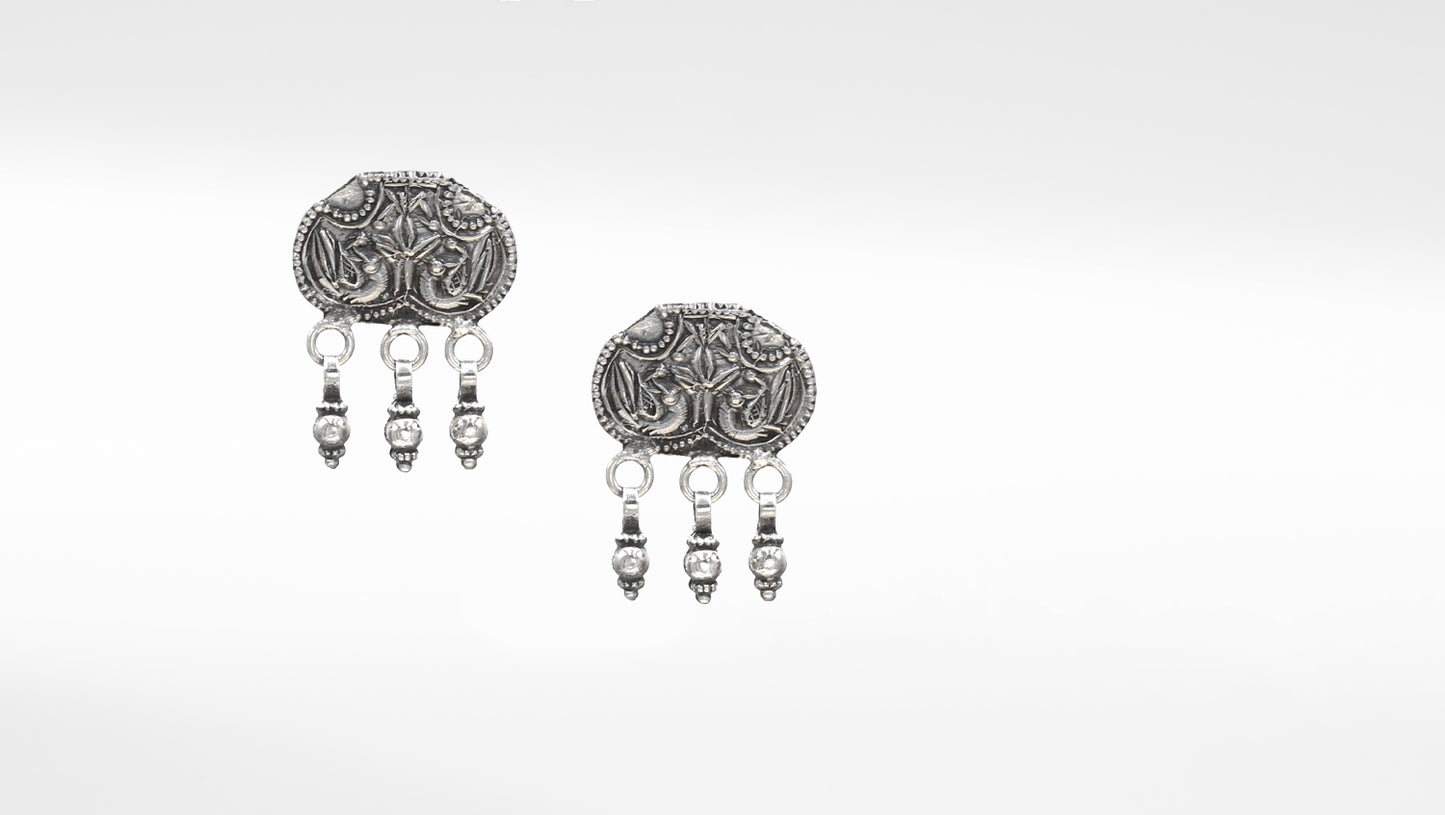 Sangeeta Boochra Silver Earring