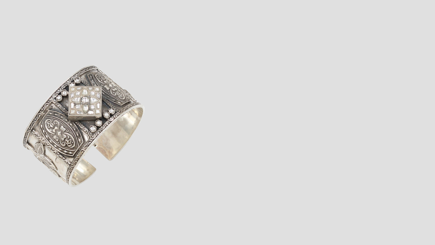 Regal Radiance: Handcrafted 925 Silver Statement Bangle