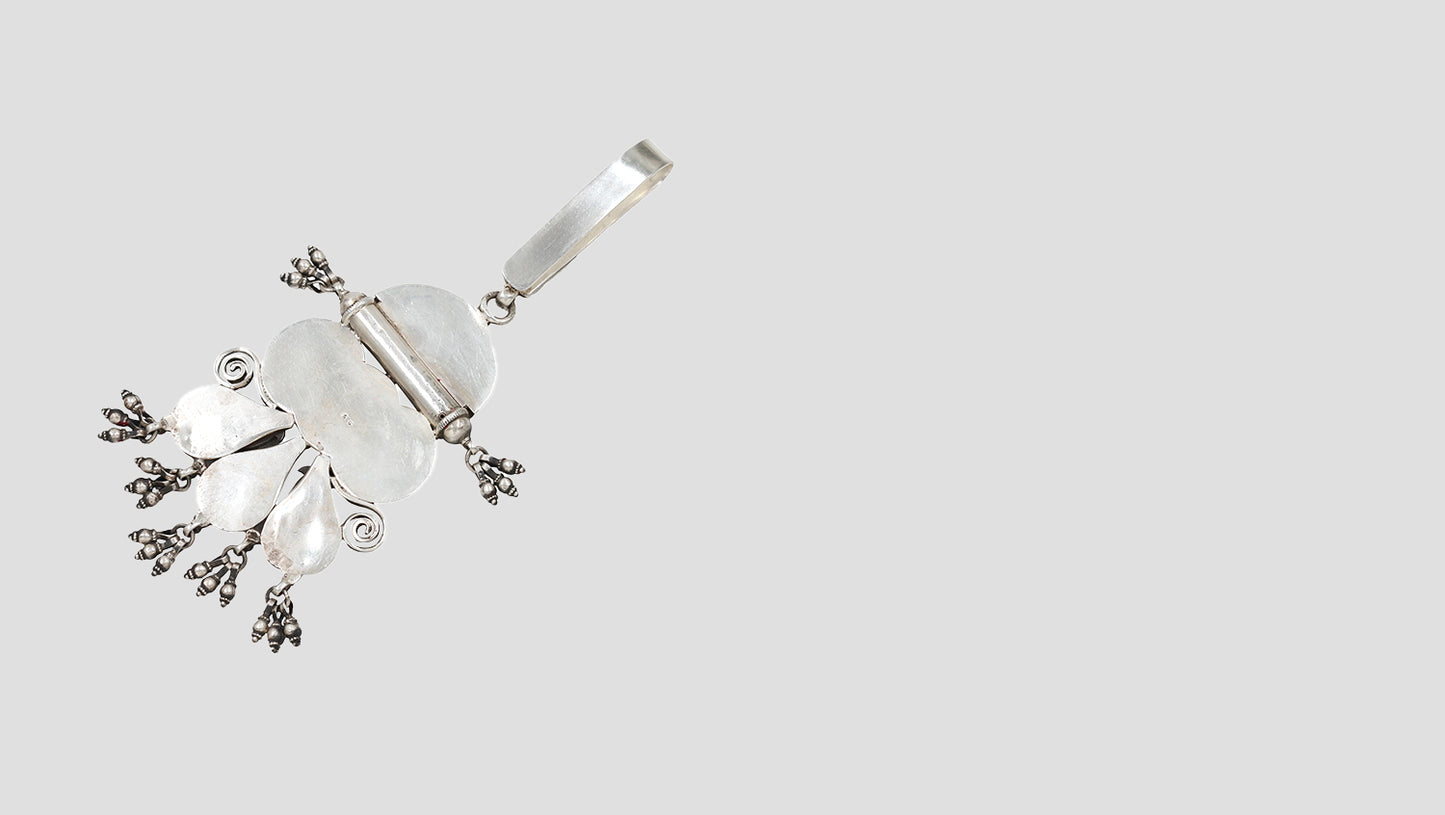 Regal Keepsake: Sangeeta Boochra Ornate Silver Keychain