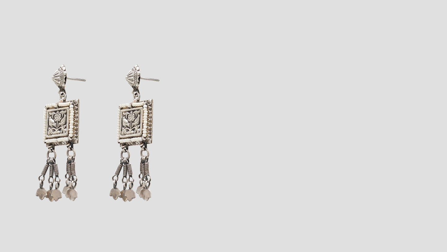 Regal Heritage: Sangeeta Boochra Silver Choker & Earring Set