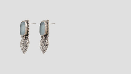 "Subtle Beauty: Sangeeta Boochra Silver Handcrafted Earring "