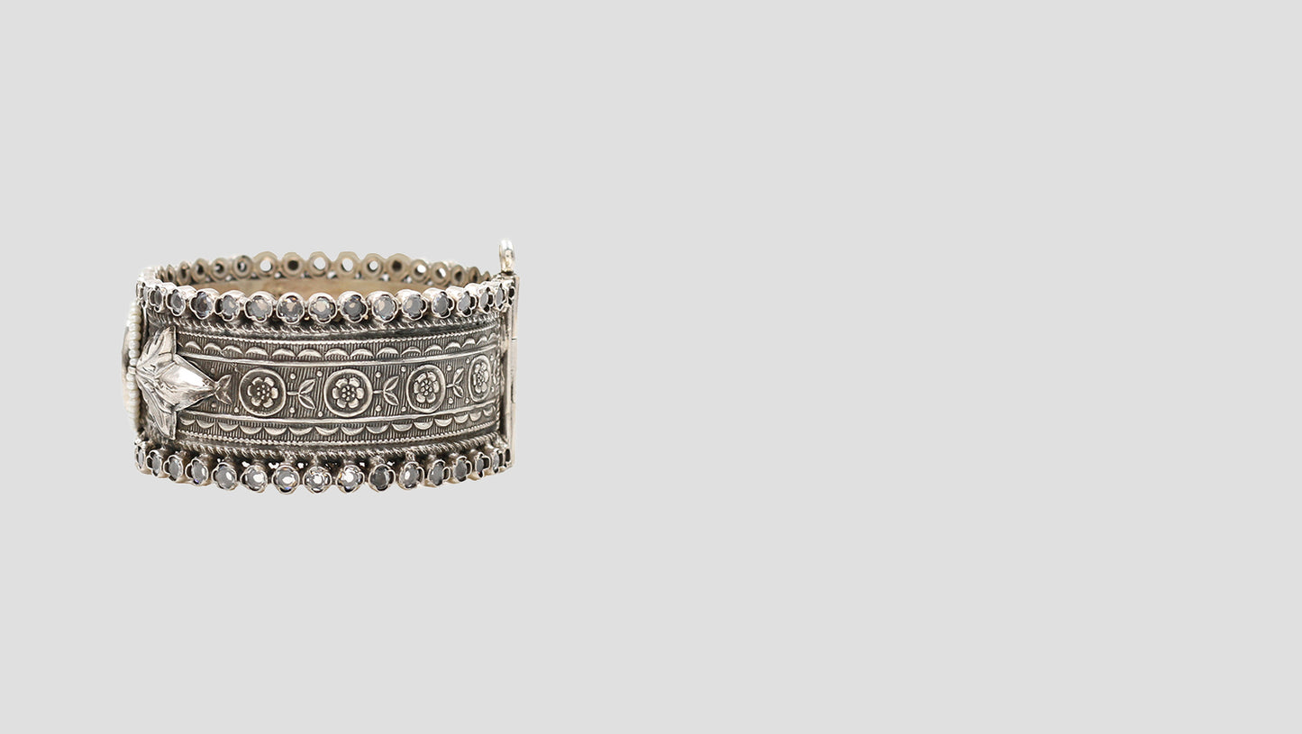 Regal Grace: Sangeeta Boochra Handcrafted Silver Bangle
