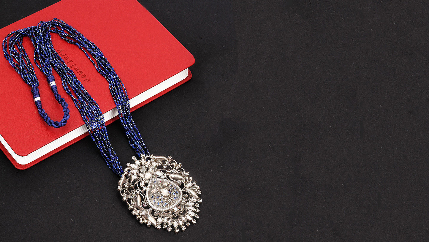 Unique Beauty Necklace by Sangeeta Boochra