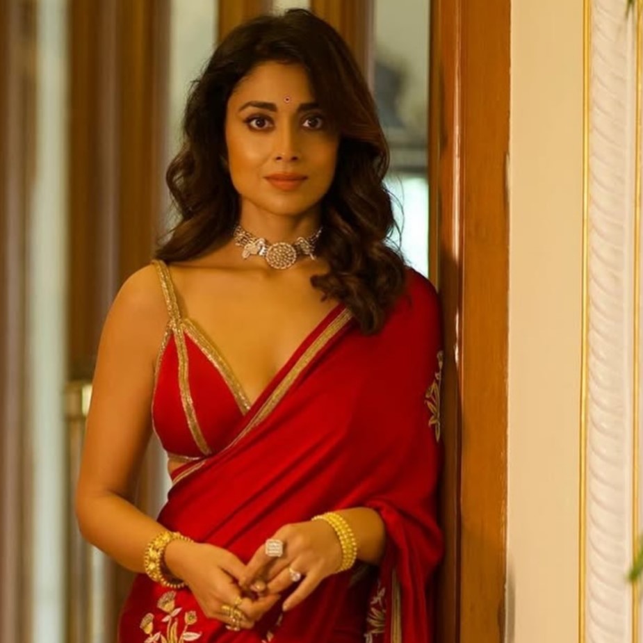 Shriya Saran in Sangeeta Boochra Handcrafted Silver Choker & Bangles