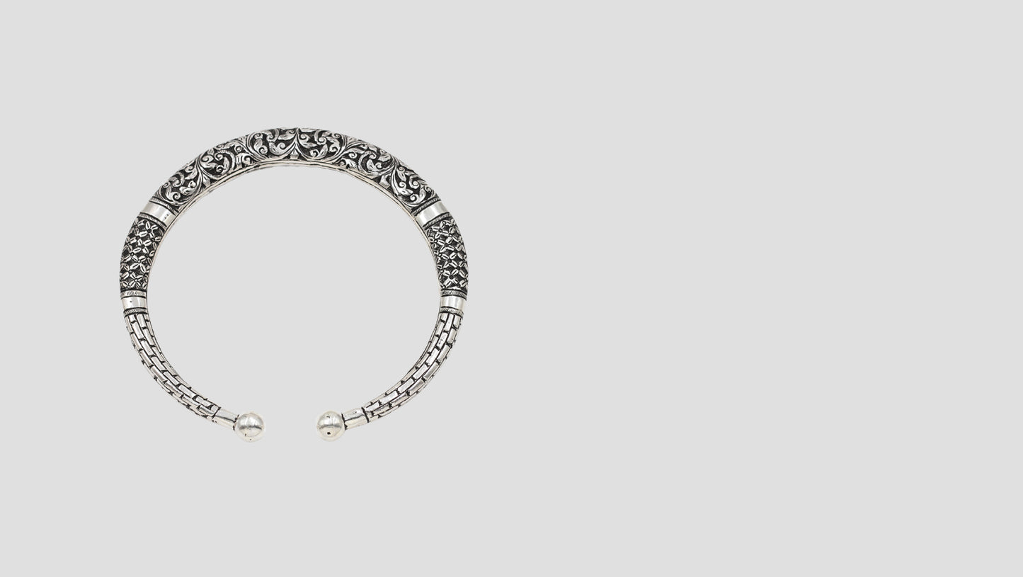 Handcrafted Vintage Silver Hasli by Sangeeta Boochra