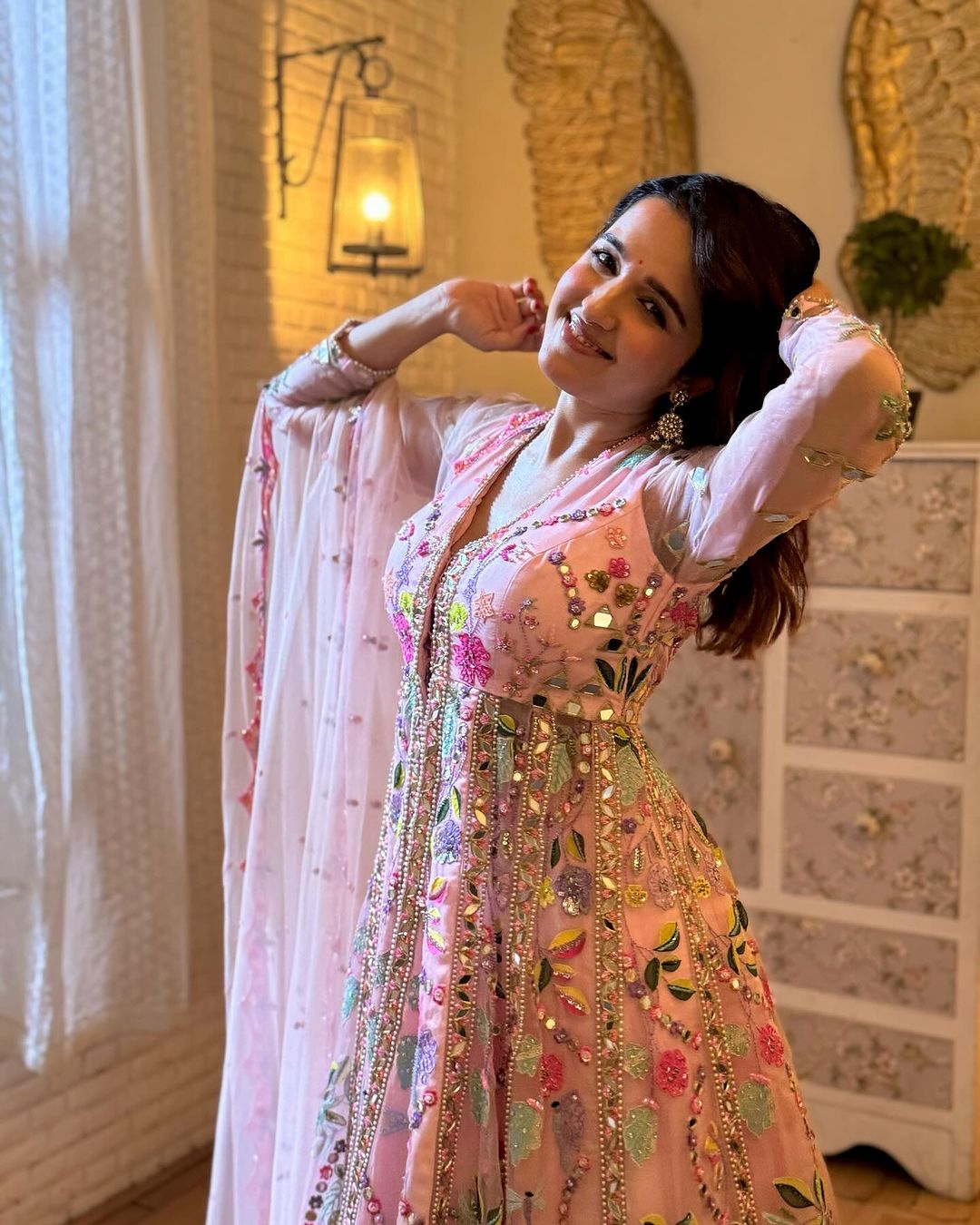 Shirley Setia In Sangeeta Boochra Silver Earring