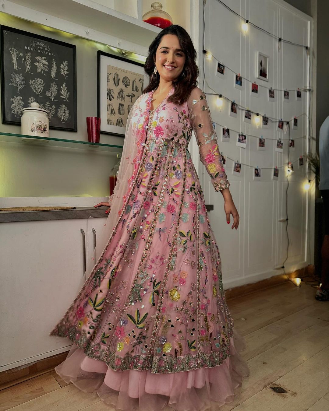 Shirley Setia In Sangeeta Boochra Silver Earring