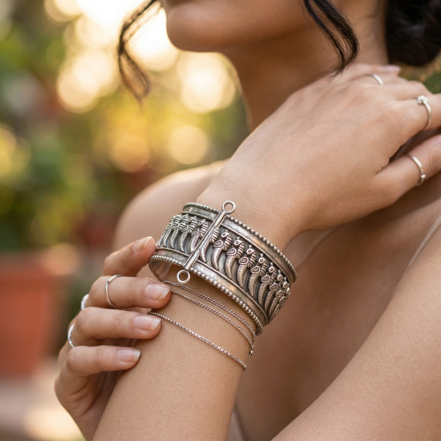 Heritage Peacock Engraved Silver Bangle – Sangeeta Boochra