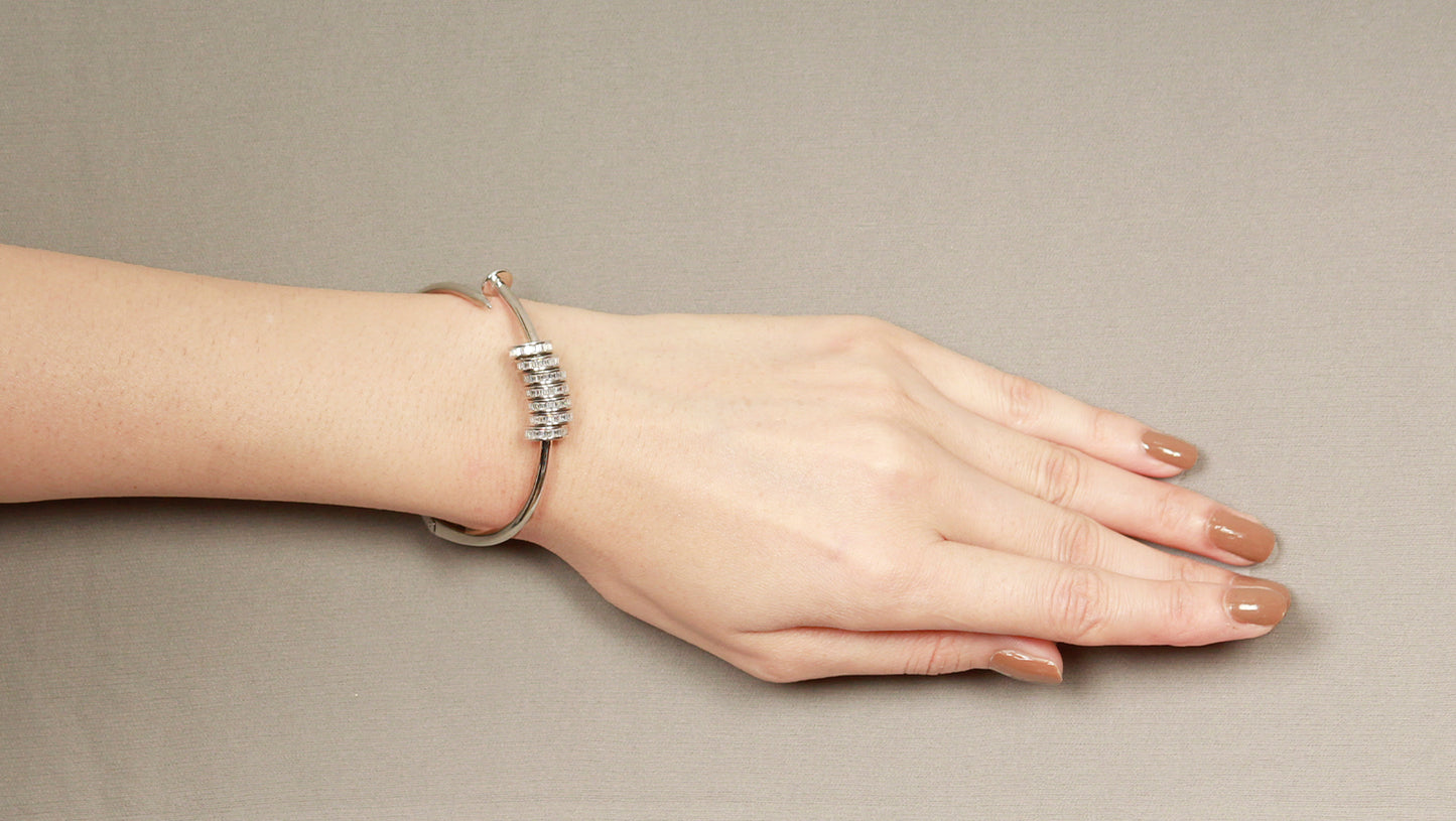 Stylish Johi Silver Openable Bracelet with unique features