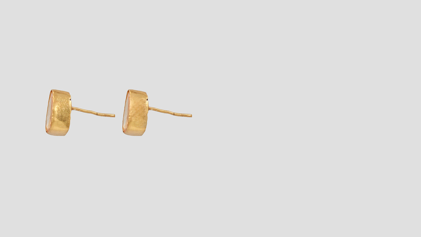 Gold Glow: Sangeeta Boochra Moissanite Pendant & Earrings