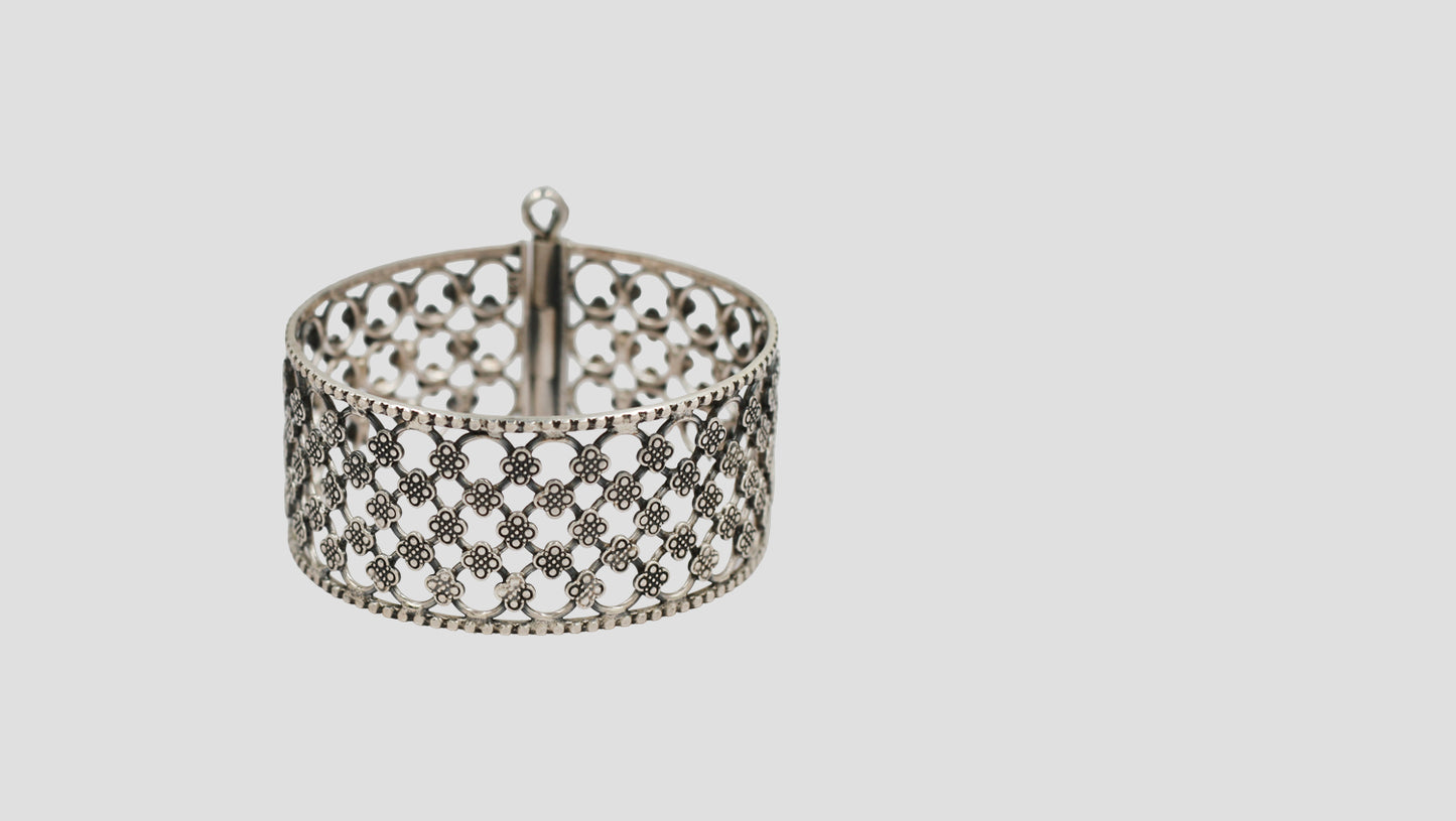 Sangeeta Boochra Delicate Flower Motif Silver Openable Bracelet