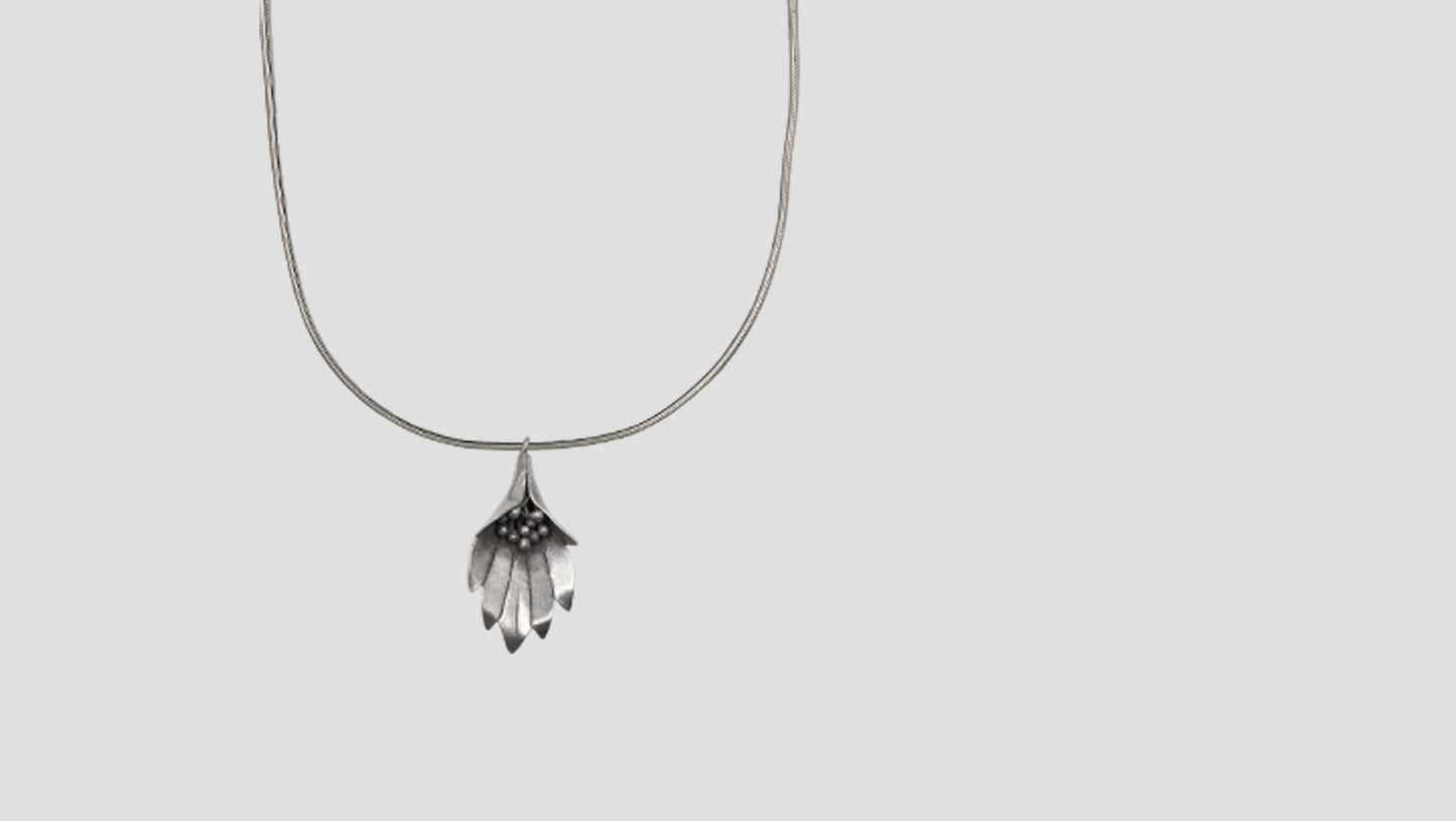 Sangeeta Boochra Elegant Silver Bloom Pendant