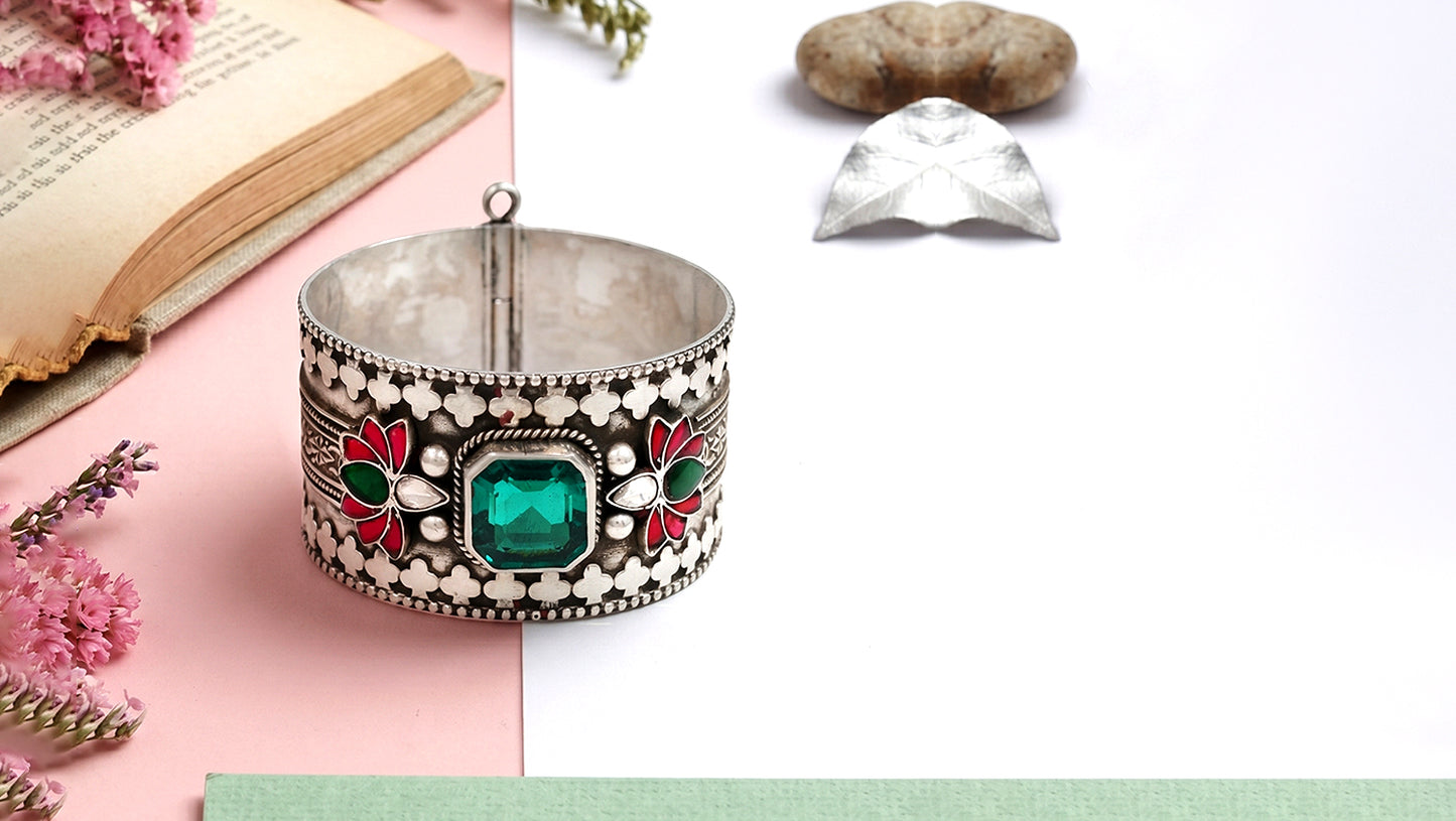Sangeeta Boochra Lotus Motif Silver Kundan Bangle