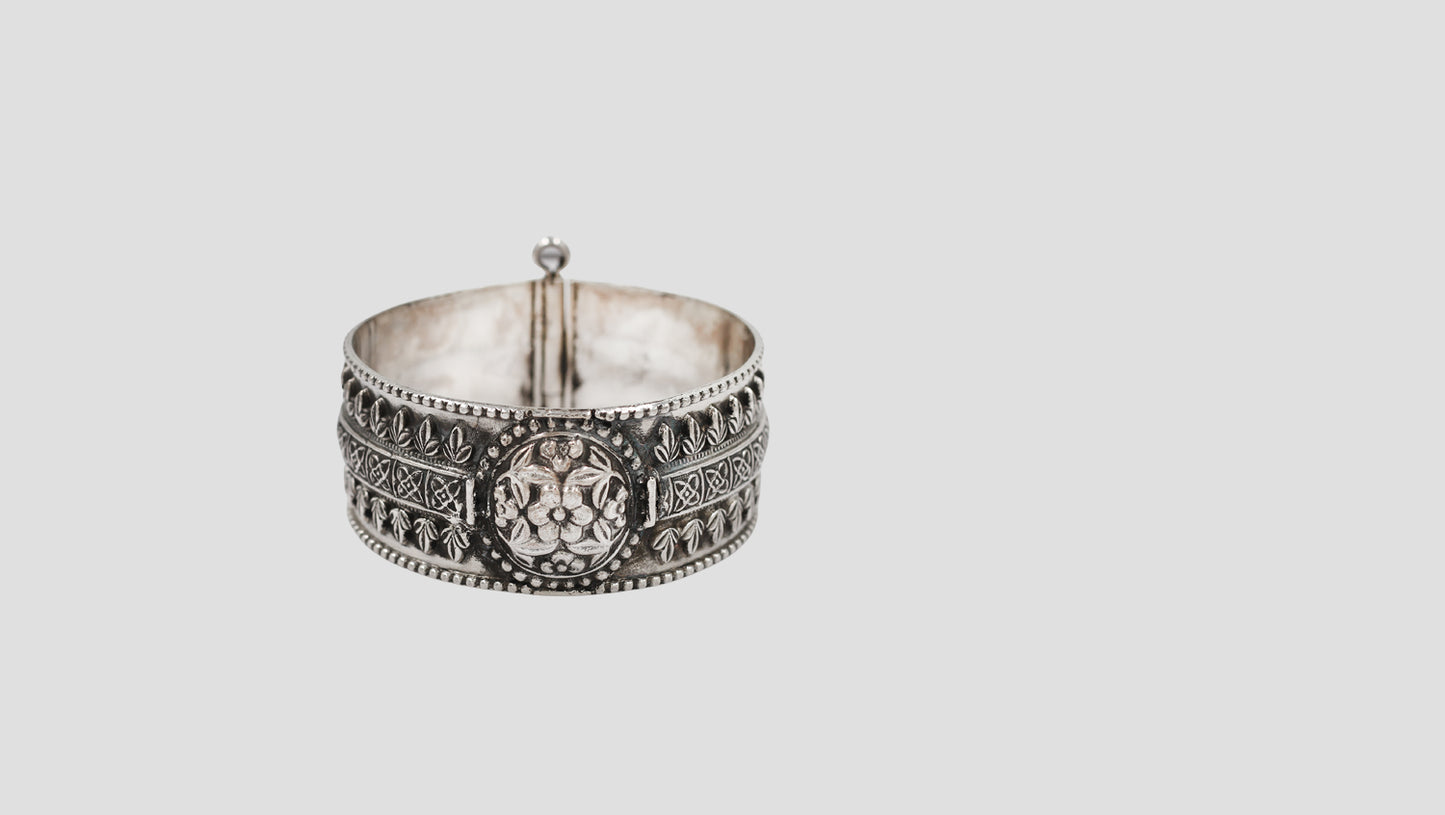 Sangeeta Boochra Antique Floral Oxidised Silver Openable Bangle