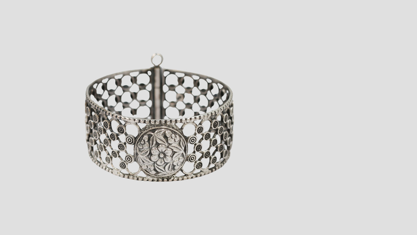 Sangeeta Boochra Heritage Floral Motif Silver Bangle