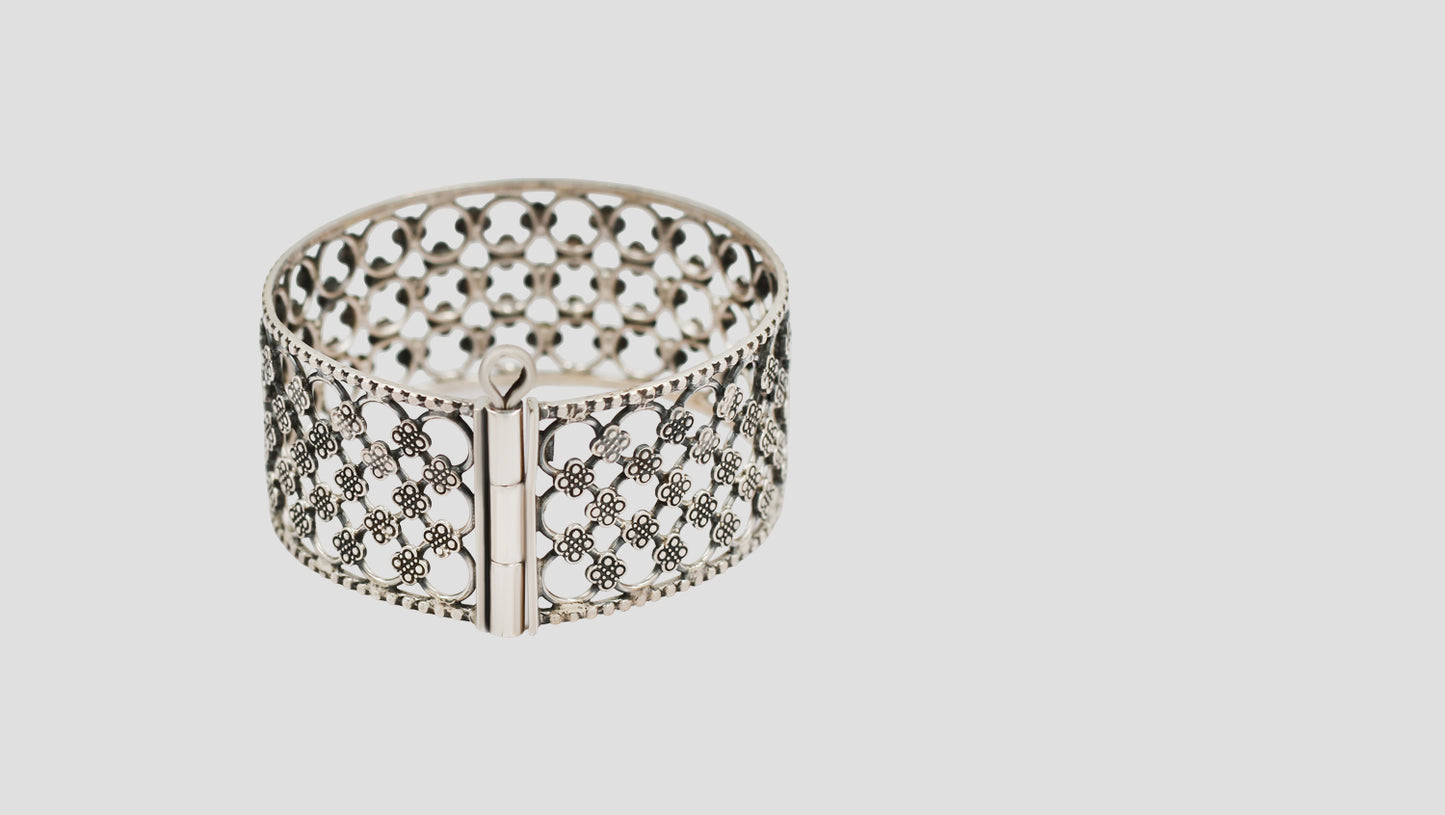 Sangeeta Boochra Delicate Flower Motif Silver Openable Bracelet