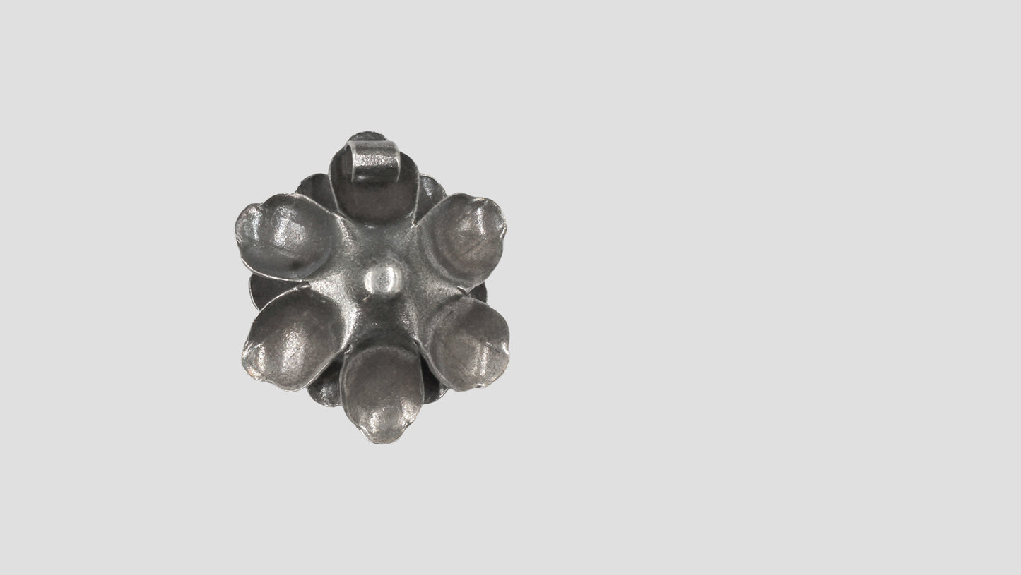 Elegant Floral Oxidised Silver Pendant – Sangeeta Boochra