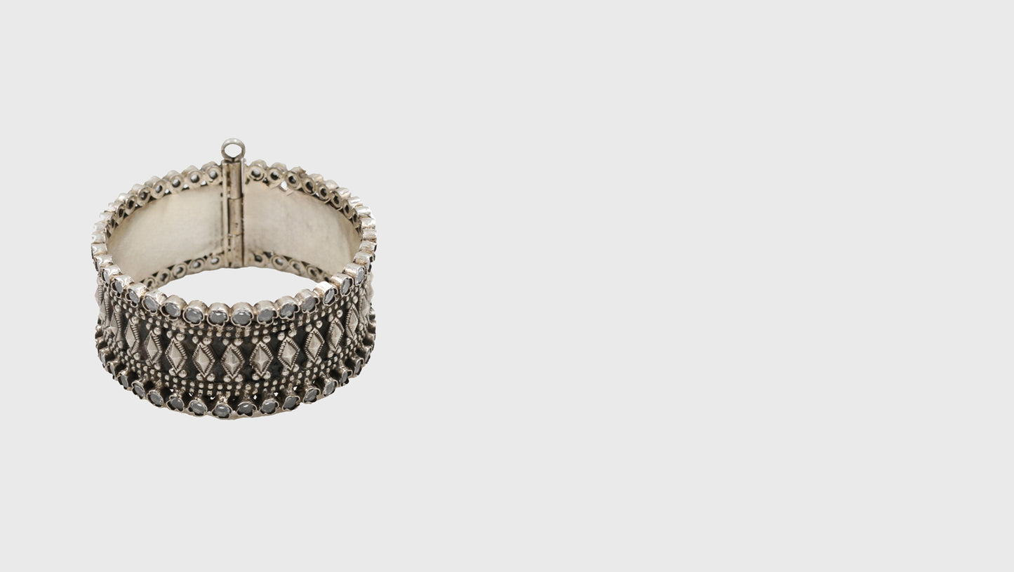 Radiant Splendor: Handcrafted Silver Bangle by Sangeeta Boochra