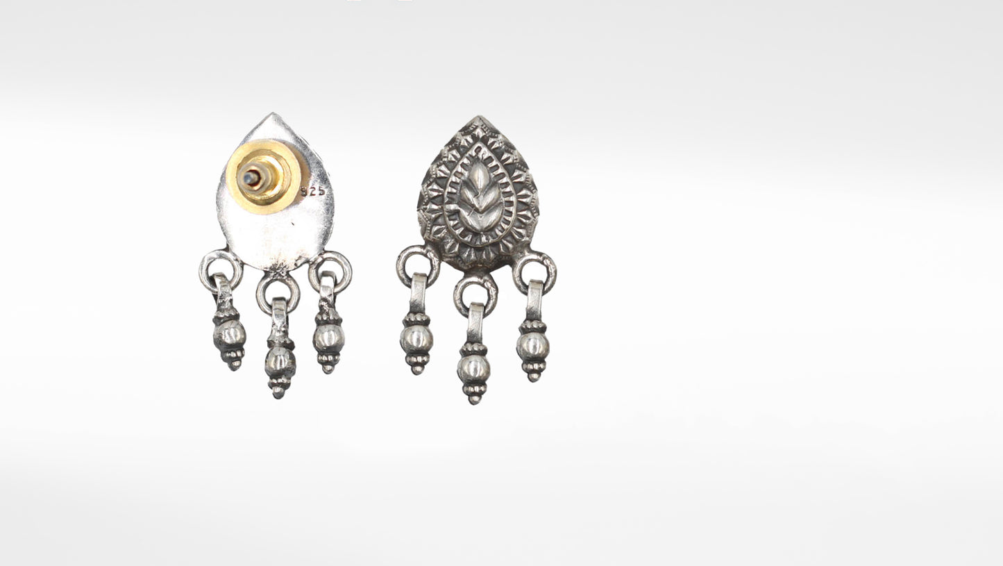 Sangeeta Boochra Silver Earring