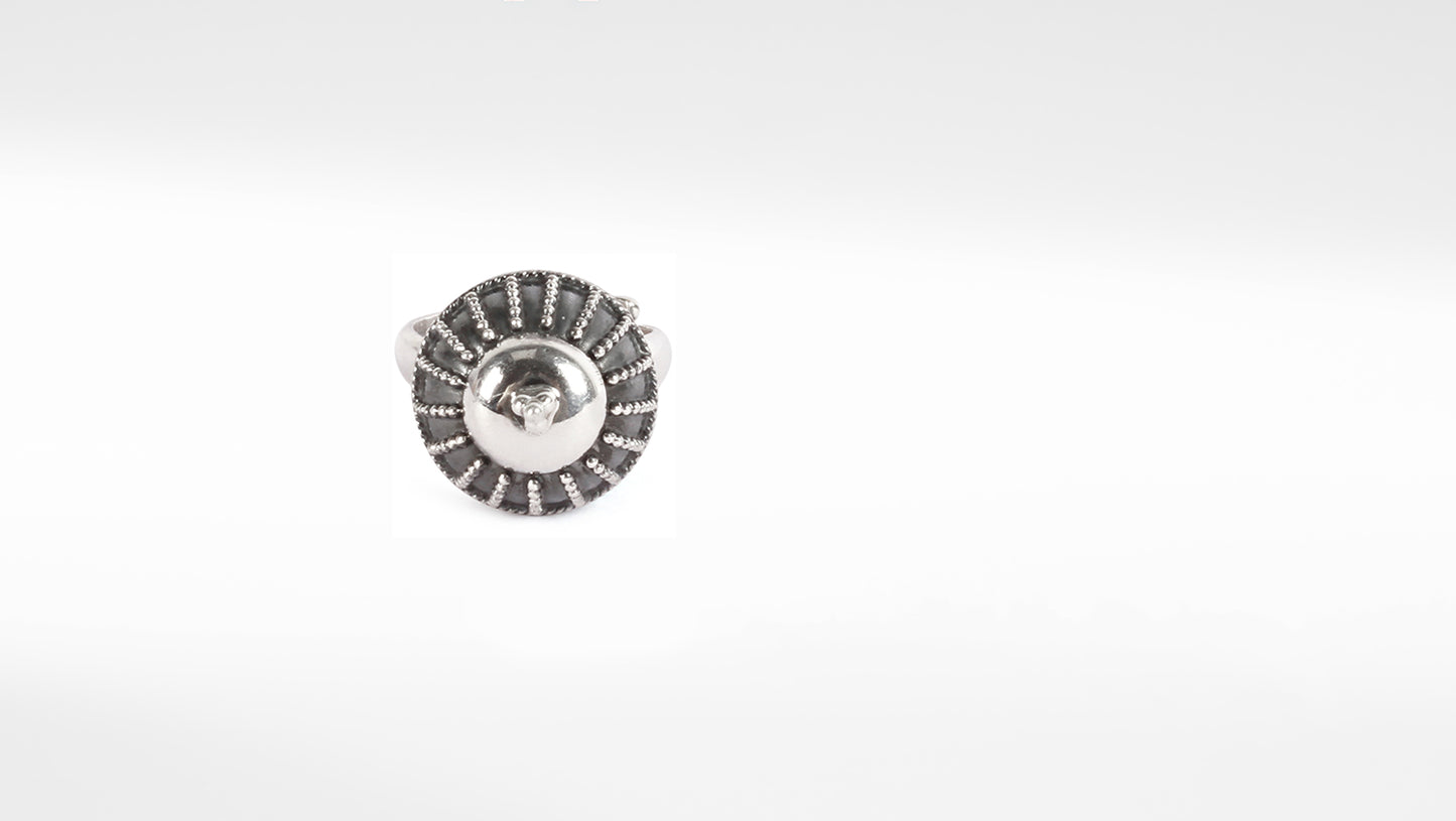 Sangeeta Boochra Silver Ring