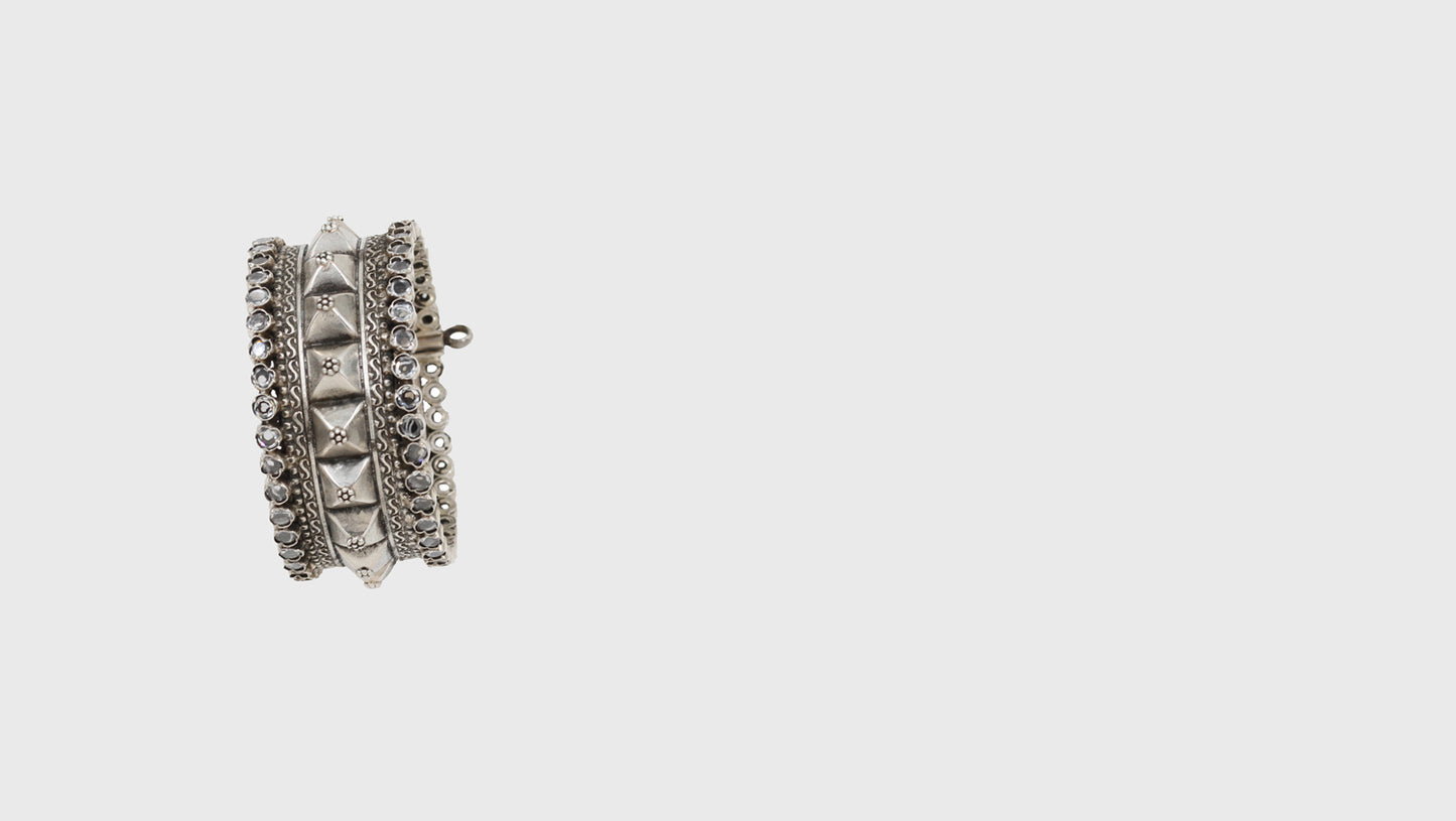 Timeless Beauty: Handcrafted Silver Bangle by Sangeeta Boochra