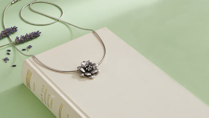 Elegant Floral Oxidised Silver Pendant – Sangeeta Boochra