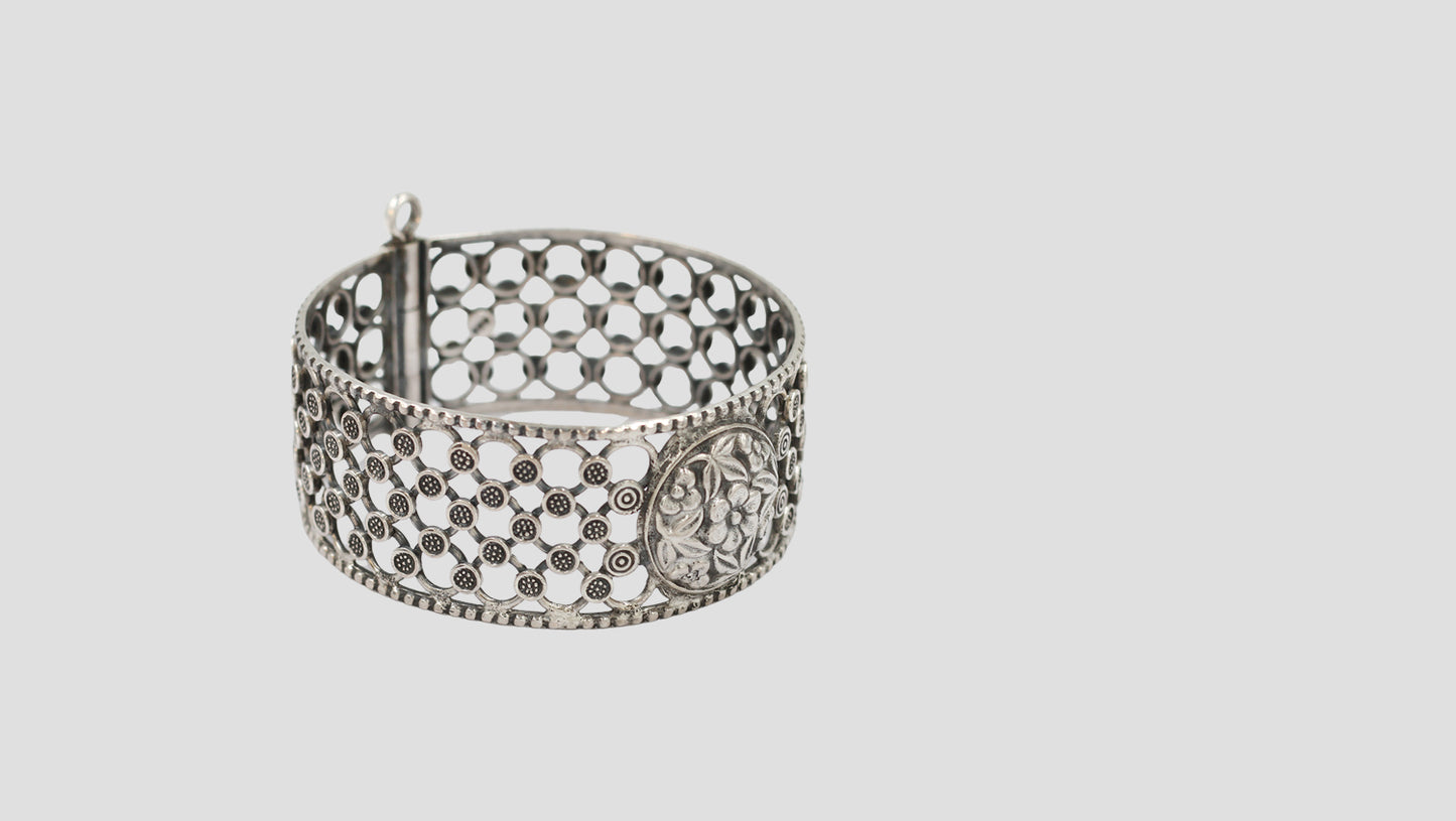 Sangeeta Boochra Heritage Floral Motif Silver Bangle
