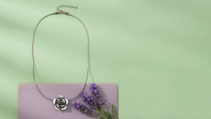 Elegant Sculpted Floral Pendant – Sangeeta Boochra