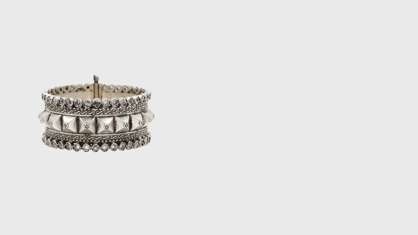 Timeless Beauty: Handcrafted Silver Bangle by Sangeeta Boochra
