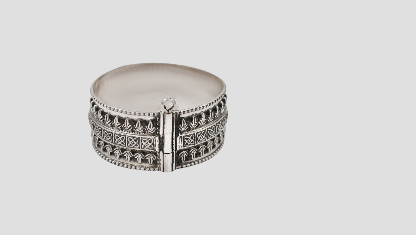 Sangeeta Boochra Antique Floral Oxidised Silver Openable Bangle