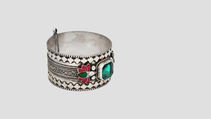 Sangeeta Boochra Lotus Motif Silver Kundan Bangle