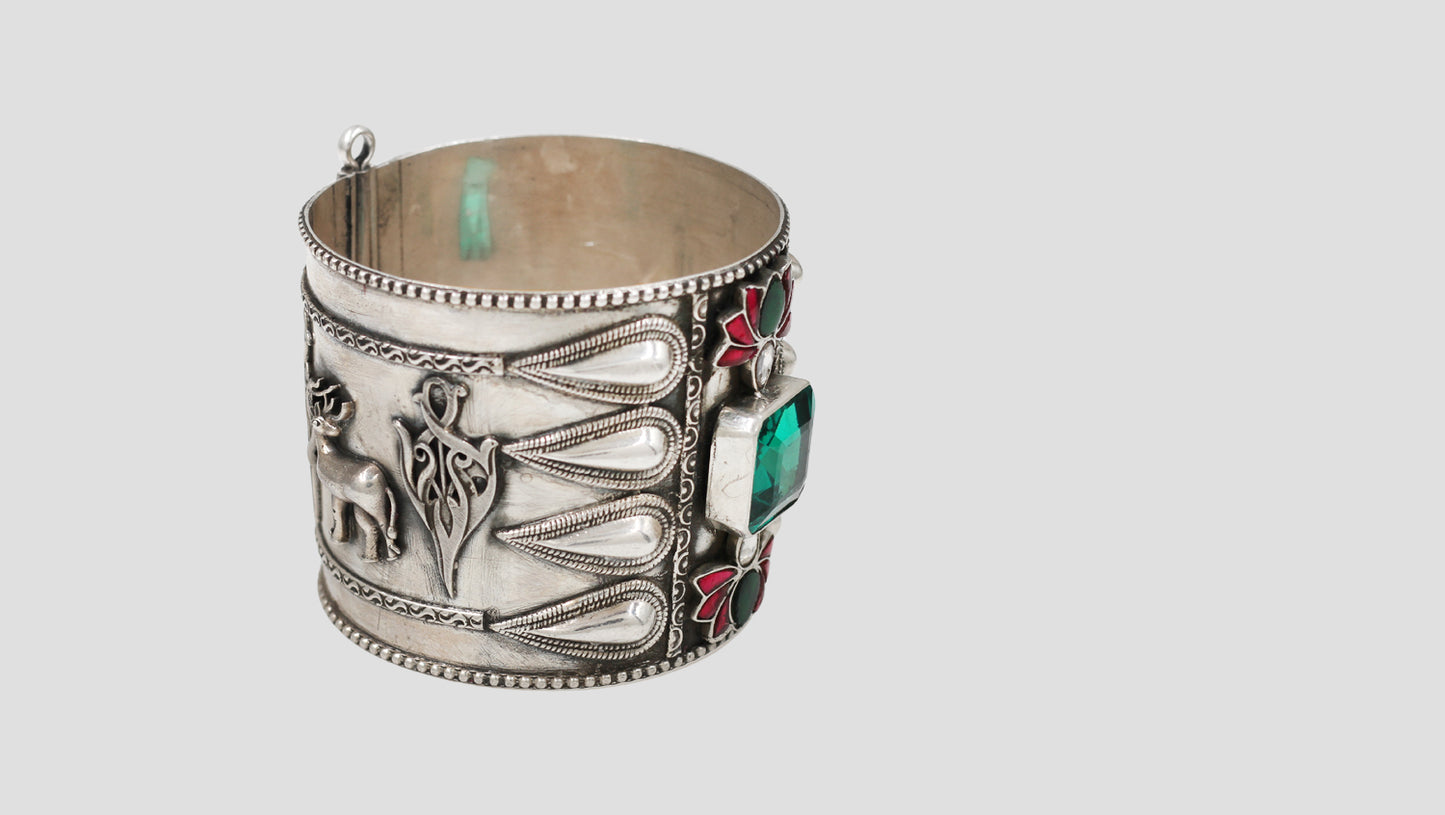 Sangeeta Boochra Lotus Motif Kundan Silver Bangle